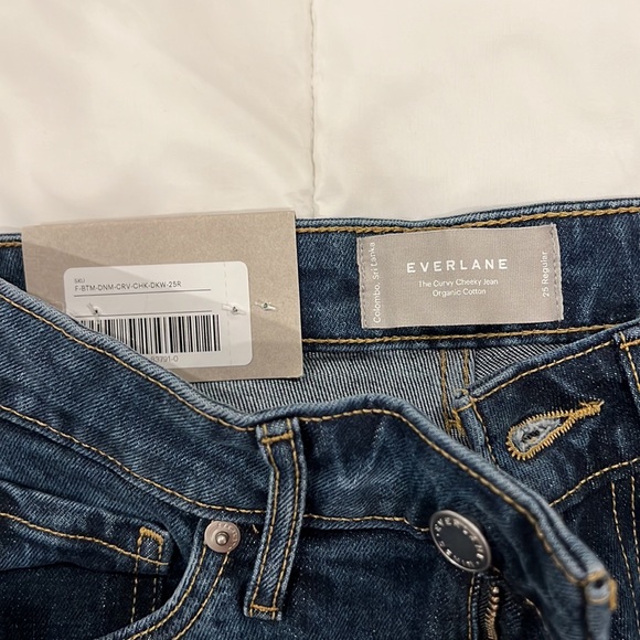 Everlane The Curvy Cheeky Jean in Washed Midnight - Picture 4 of 5